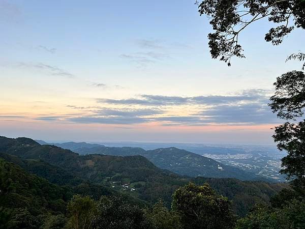 「露營ya」NO.33露-尖石之星露營區一館，百萬夜景/熱門