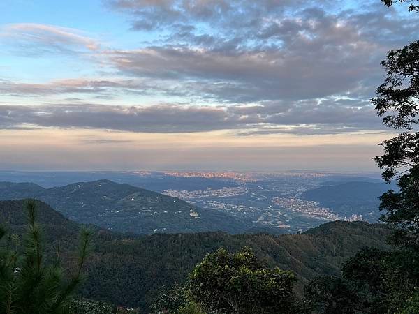 「露營ya」NO.33露-尖石之星露營區一館，百萬夜景/熱門