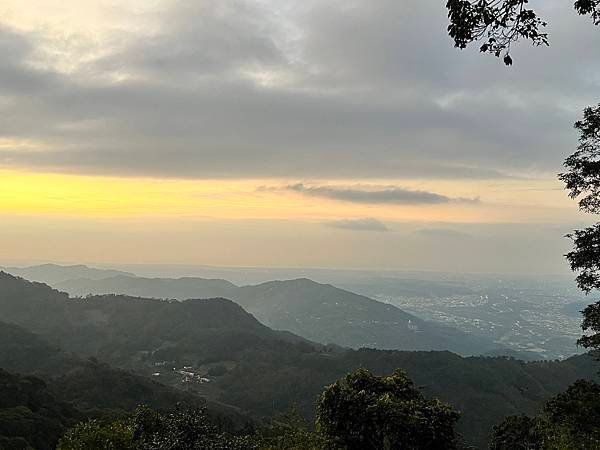 「露營ya」NO.33露-尖石之星露營區一館，百萬夜景/熱門