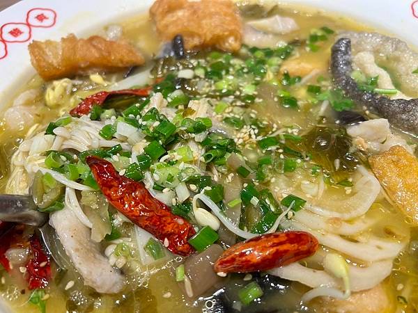 「新竹美食」村椒功夫酸菜魚，正宗酸菜湯頭，開胃麻辣濃郁湯頭/