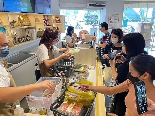 【高雄苓雅】頂級生鮮進口，活體海鮮，食材精品店-平凡五金行