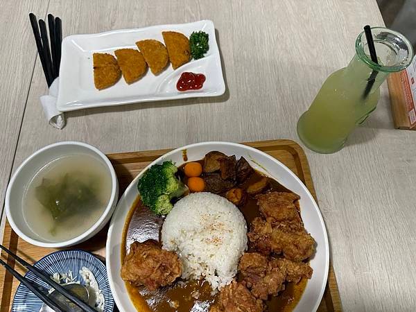 新竹市~私嚐の吃飯-咖喱 丼飯 烏龍(友善狗餐廳)