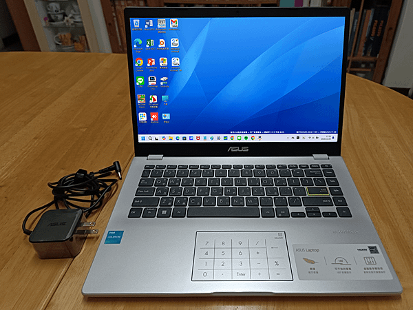 ASUS_E410KA_新桌布