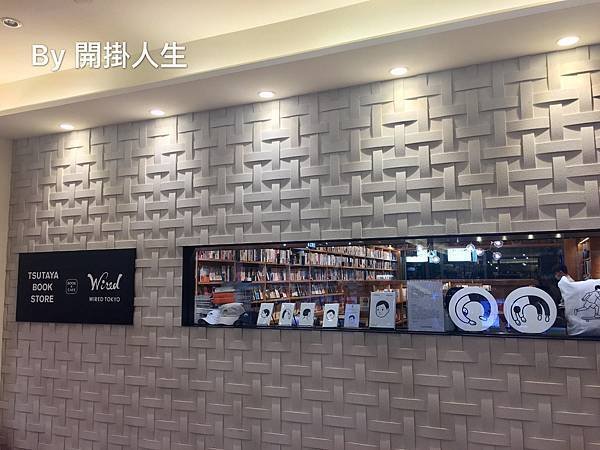 蔦屋書店 收銀機外面的wall