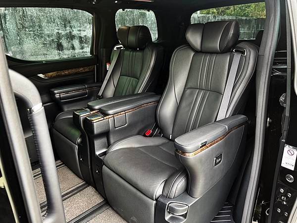 新入庫!!2020年TOYOTA ALPHARD 3.5 