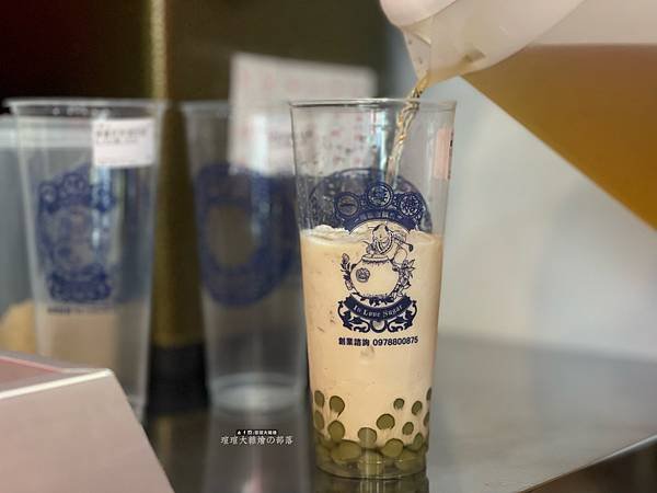 【台中美食】一縷糖豆花想吃豆花，又想喝飲料這裡一次搞定！@甜