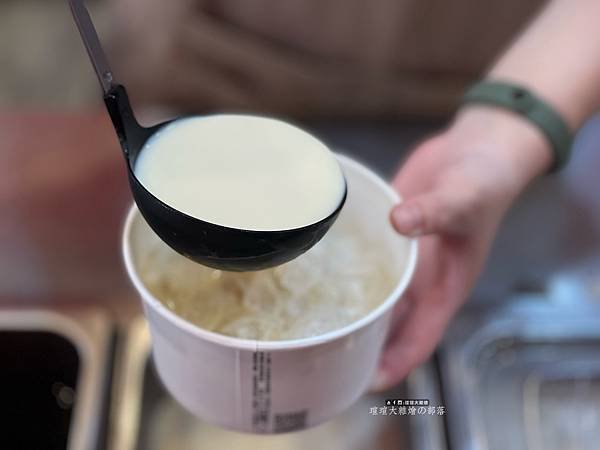 【台中美食】一縷糖豆花想吃豆花，又想喝飲料這裡一次搞定！@甜