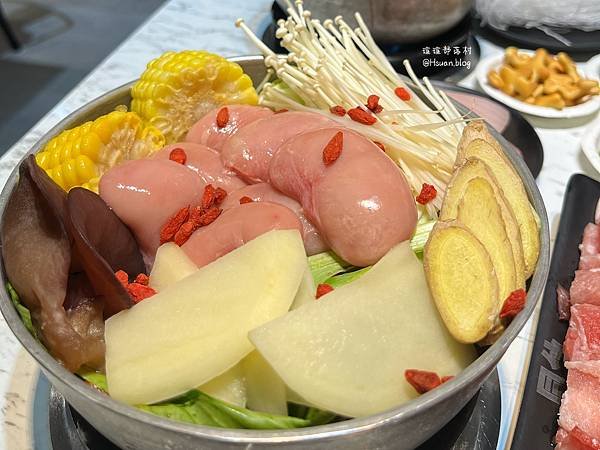 【新北美食】致理科技大學火鍋推薦「同伙小火鍋」@雞佛火鍋/板