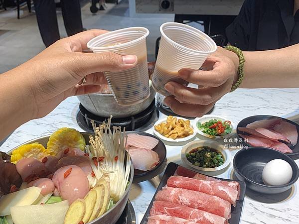 【新北美食】致理科技大學火鍋推薦「同伙小火鍋」@雞佛火鍋/板