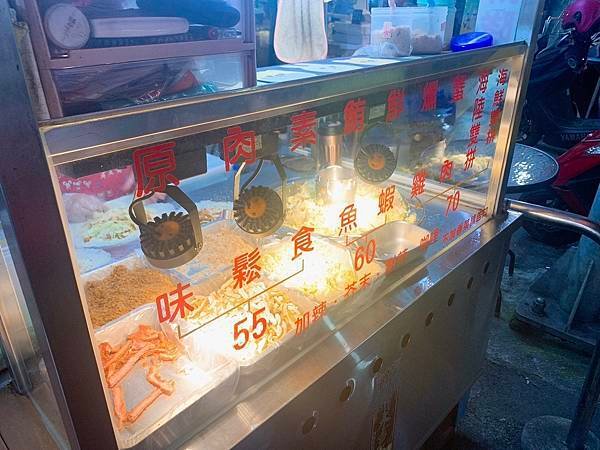 【最愛吃吃喝喝】新莊好吃潤餅捲，料多實在不會太甜，富國路美食