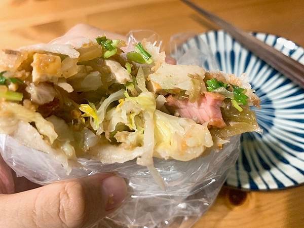 【最愛吃吃喝喝】新莊好吃潤餅捲，料多實在不會太甜，富國路美食