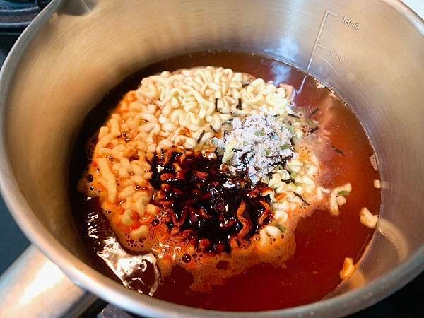【最愛吃吃喝喝】三養火辣雞肉風味湯麵，比麻辣湯還辣的泡麵，整