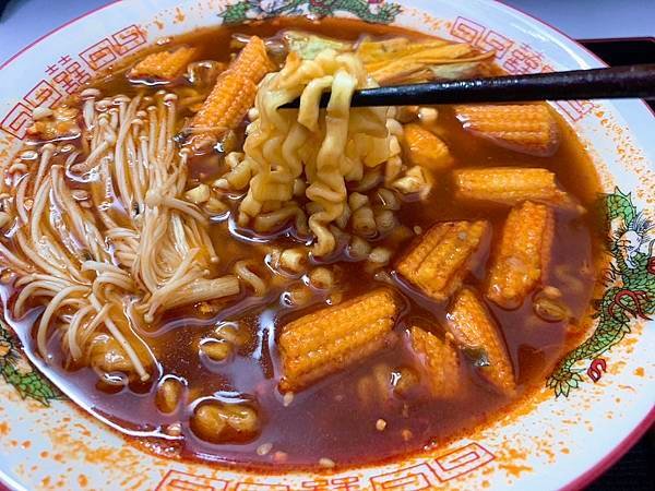 【最愛吃吃喝喝】三養火辣雞肉風味湯麵，比麻辣湯還辣的泡麵，整