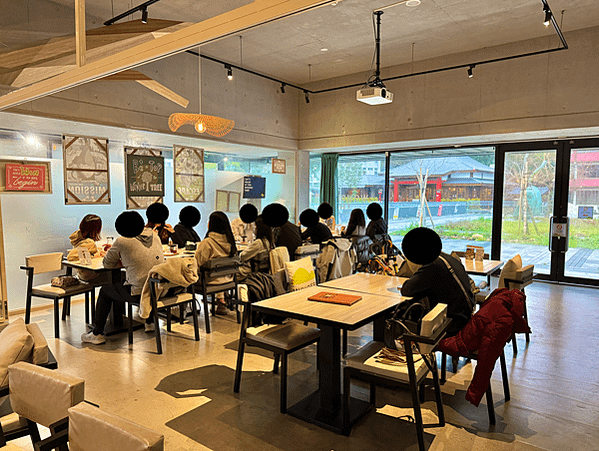 【桃園中壢中原咖啡廳】玩逗樹咖啡-中原店x超大空間(平日)不