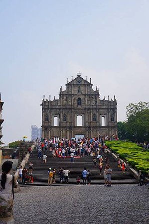 大三巴 - 滿滿的遊客！