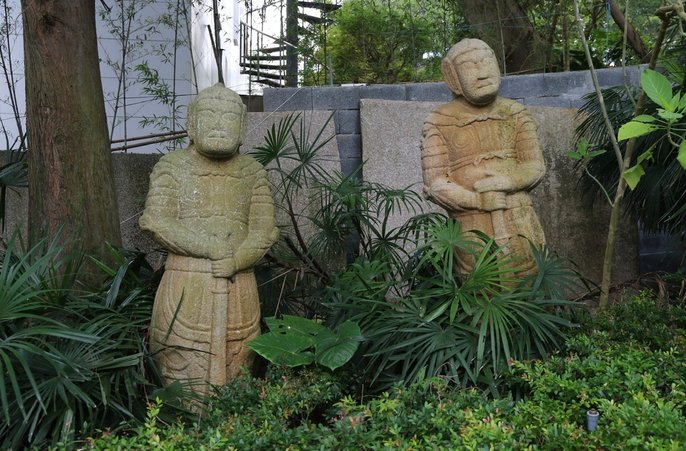 陽明山 秘境庭園 石雕美術館 披著白色蕾絲罩衫的獨特建築 草
