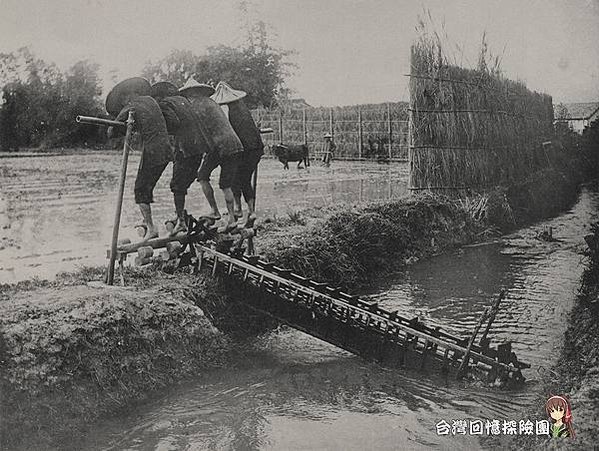 翻車-龍骨水車分為腳踏水車和手搖水車-龍骨水車是在三國時期所