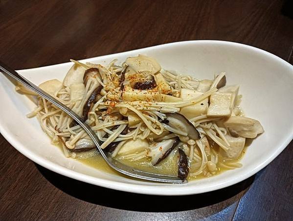 【台北_士林】下班後聚會的好地方，簡單美味燒烤料理，小酌放鬆