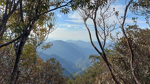 【鳶嘴山】鳶嘴山，全台知名危岩聳壁地形，挑戰驚險峭壁攀岩，走