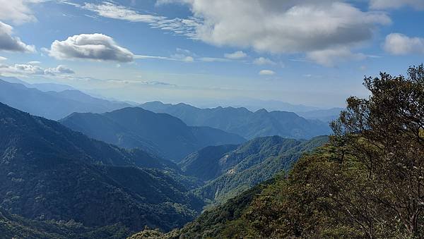 【鳶嘴山】鳶嘴山，全台知名危岩聳壁地形，挑戰驚險峭壁攀岩，走