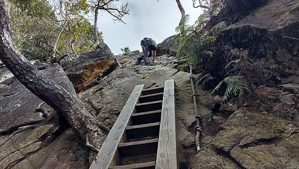 【鳶嘴山】鳶嘴山，全台知名危岩聳壁地形，挑戰驚險峭壁攀岩，走