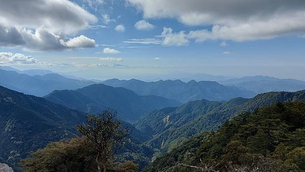 【鳶嘴山】鳶嘴山，全台知名危岩聳壁地形，挑戰驚險峭壁攀岩，走