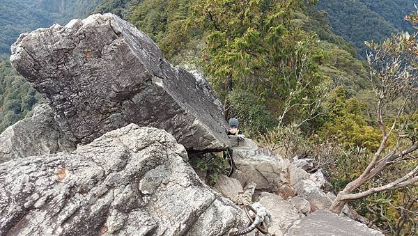 【鳶嘴山】鳶嘴山，全台知名危岩聳壁地形，挑戰驚險峭壁攀岩，走