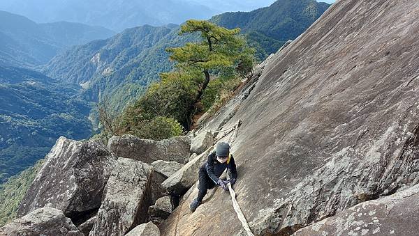 【鳶嘴山】鳶嘴山，全台知名危岩聳壁地形，挑戰驚險峭壁攀岩，走