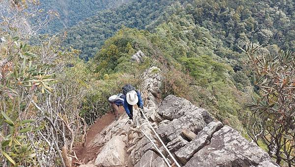 【鳶嘴山】鳶嘴山，全台知名危岩聳壁地形，挑戰驚險峭壁攀岩，走