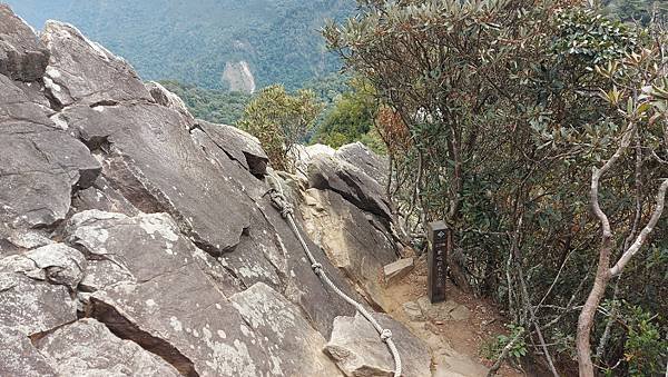 【鳶嘴山】鳶嘴山，全台知名危岩聳壁地形，挑戰驚險峭壁攀岩，走