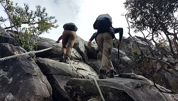 【鳶嘴山】鳶嘴山，全台知名危岩聳壁地形，挑戰驚險峭壁攀岩，走