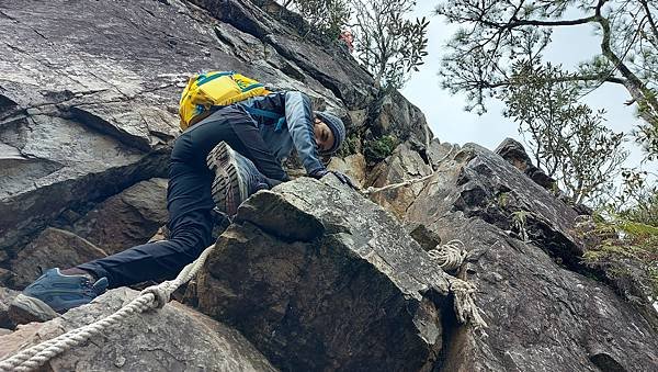 【鳶嘴山】鳶嘴山，全台知名危岩聳壁地形，挑戰驚險峭壁攀岩，走