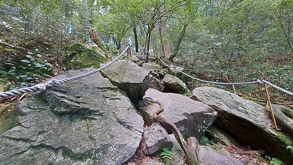 【鳶嘴山】鳶嘴山，全台知名危岩聳壁地形，挑戰驚險峭壁攀岩，走