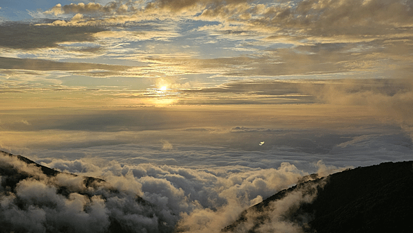 【鳶嘴山】鳶嘴山，全台知名危岩聳壁地形，挑戰驚險峭壁攀岩，走