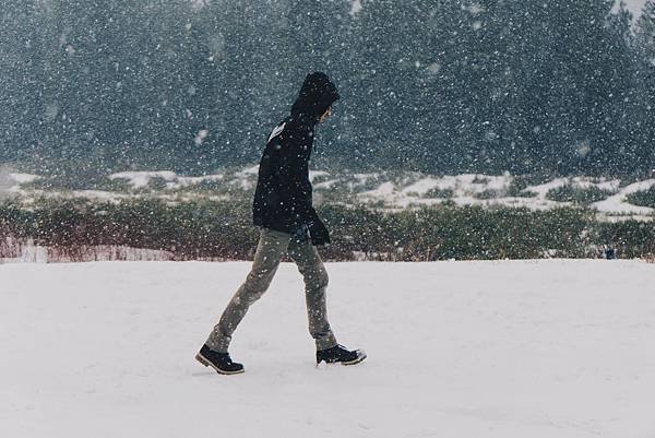 bossfight-free-stock-photos-man-snow-jacket-black.jpg