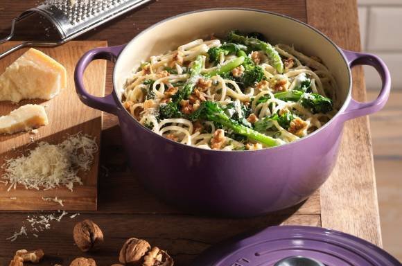 LeCreuset-le-creuset-cassis-linguini_9396-supporting-580x384.jpg