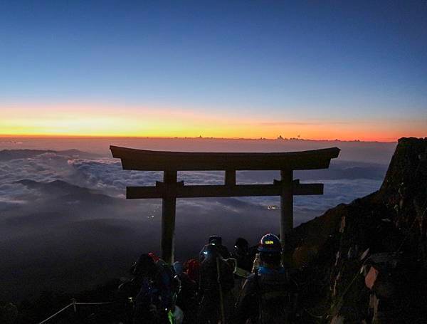 日本。菜鳥新手攻頂富士山：注意事項、登山裝備、路線