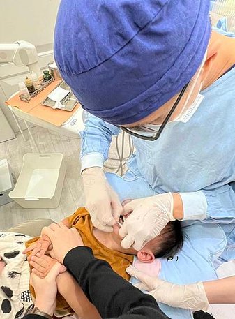 👶🏻小朋友第一次看牙哭到不行😱爸媽怎麼辦❓