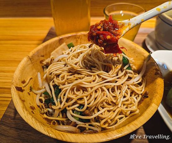 高雄龍華市場美食「王煮麵」跳脫傳統市場框架的文青麵店