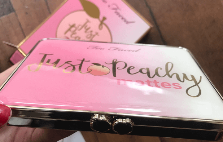 TooFaced_JustPeachy眼影盤_產品03.png