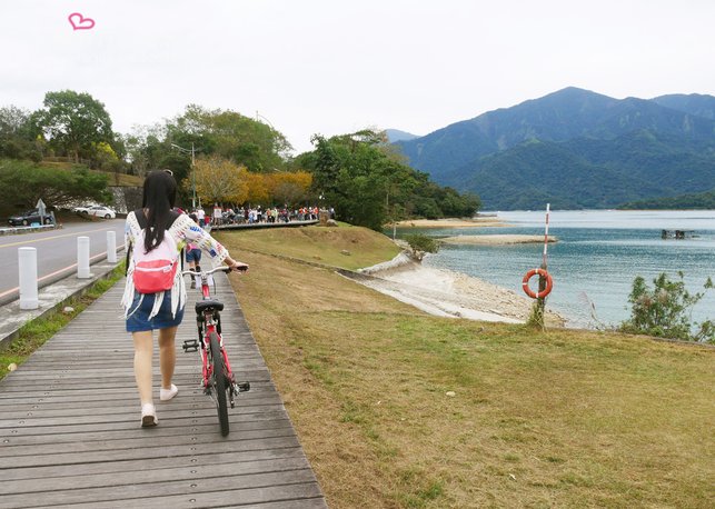 日月潭湖景飯店大淶閣一泊三食免費腳踏車SUP立槳