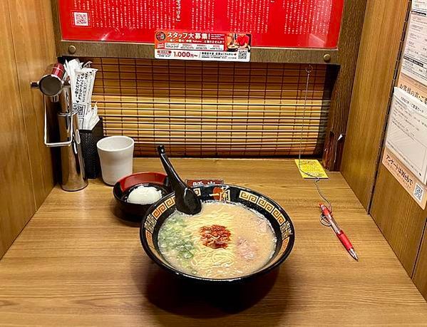 雨中的小倉城＆一蘭拉麵－經典濃郁豚骨湯頭/博多運河城：氣勢滂