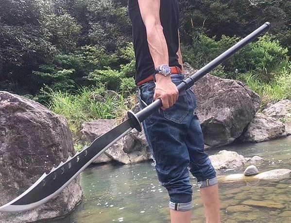 偃月朴刀/青龍偃月刀《三國演義》中，劉備的二弟關羽所使用的兵