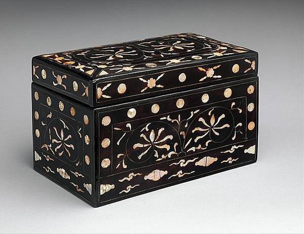 나전_칠_꽃_무늬_함_조선-螺鈿漆花文函_朝鮮-Box_with_floral_decoration_MET_DP311602