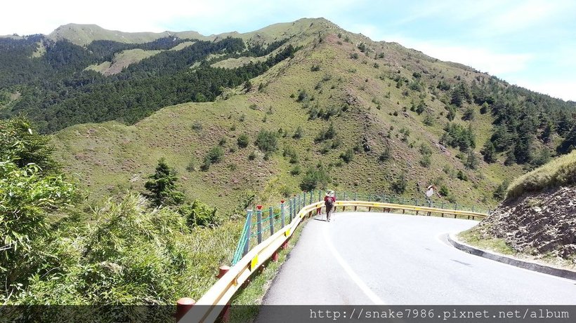 登山口前