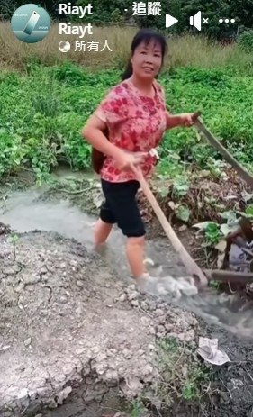翻車-龍骨水車分為腳踏水車和手搖水車-龍骨水車是在三國時期所