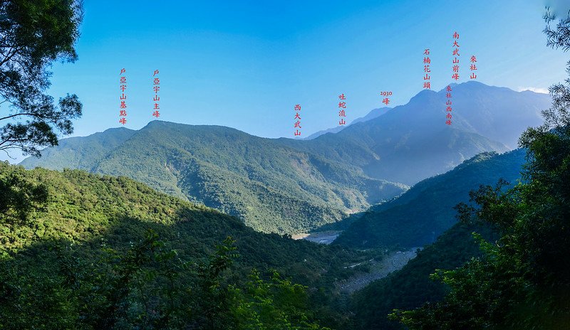 大武藏山北峰停車處北望群山 (2)