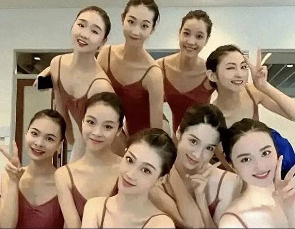 恆大女團員都是許家印「親自挑選」，為恆大高層及「特定對象」提
