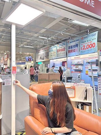 【幫康大路燈 L1 立式護眼學習燈開箱～讓眼睛也能放假】💡✨