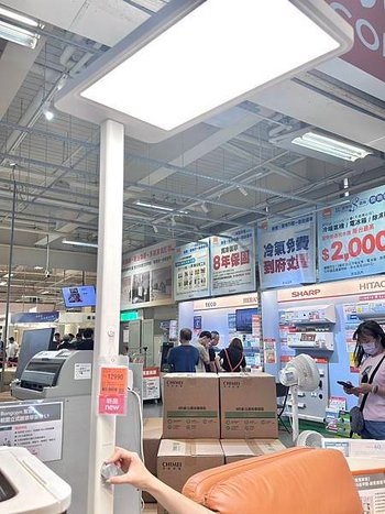 【幫康大路燈 L1 立式護眼學習燈開箱～讓眼睛也能放假】💡✨